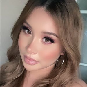 Meet your Posher, Claudia